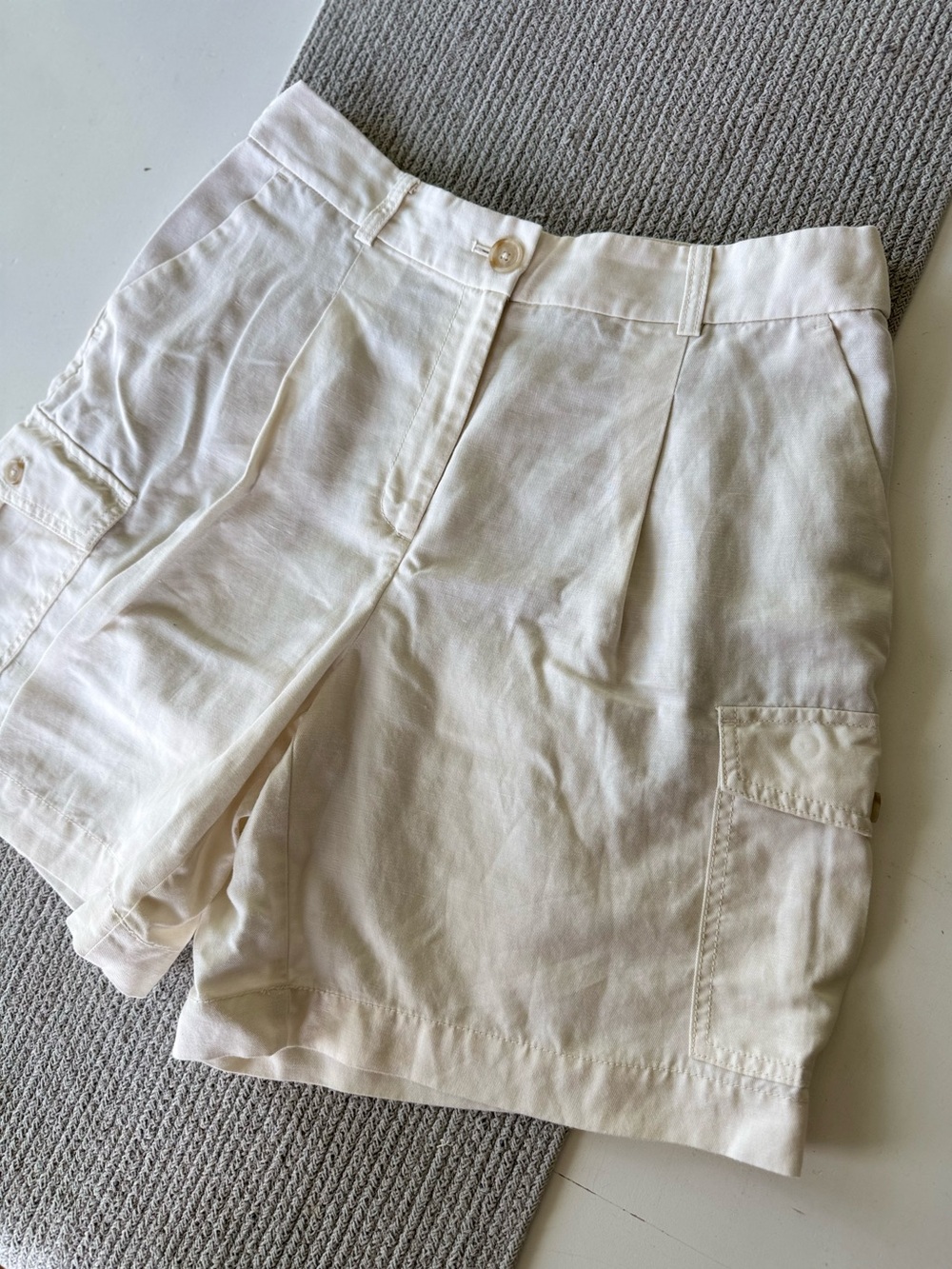 LOFT Ivory Cream Drapey Linen Blend Cargo Bermuda Shorts Size 6